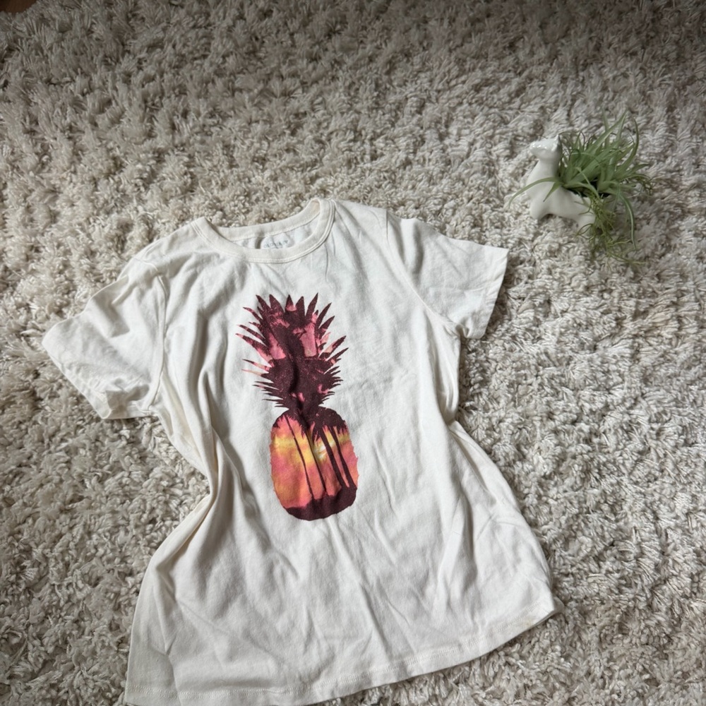 Old Navy Classic everywear pineapple, beach, ocean, casual, cute White Tee
